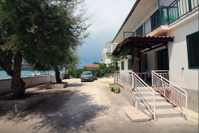 Waterfront Apartments Tisno Exterior photo