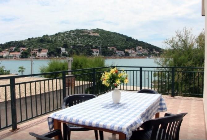 Waterfront Apartments Tisno Exterior photo